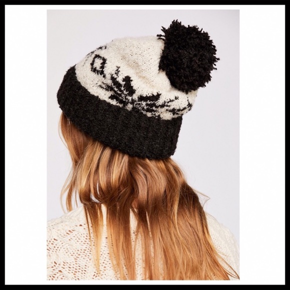 FREE PEOPLE BLACK BOHO POM POM BEANIE HAT A2C - Picture 3 of 8